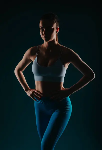 Una Chica Forma Motivada Muestra Sus Impresionantes Resultados Transformación Corporal —  Fotos de Stock