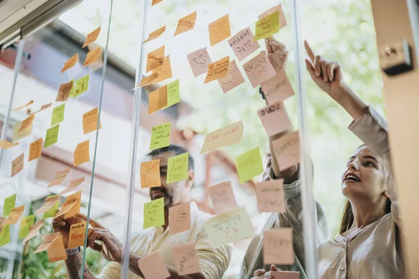 Multiracial Business Team Brainstorming Planering Och Samarbete Ett Modernt Kontor — Stockfoto