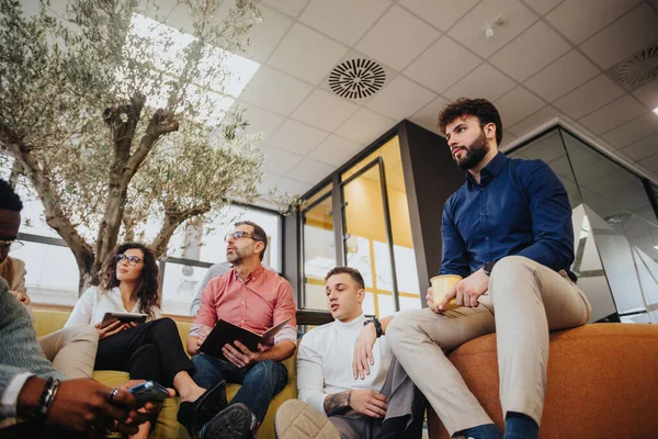 Multicultureel Business Team Brainstorming Innovation Growth Modern Corporate Office — Stockfoto