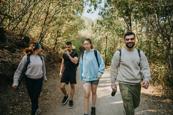 Athletic People Hiking Forest Enjoying Sunny Day Friends Having Fun — Stock Photo, Image