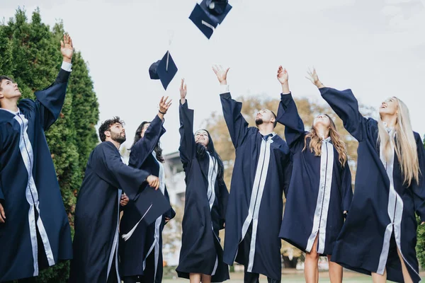 University Students Graduating Celebrating Outdoors Park Dressed Graduation Gowns Caps — Stock Photo, Image