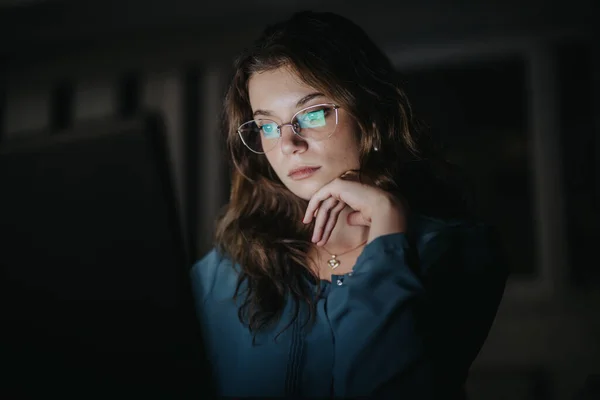 Female Person Working Late Night She Giving All Grow His — Stock Photo, Image