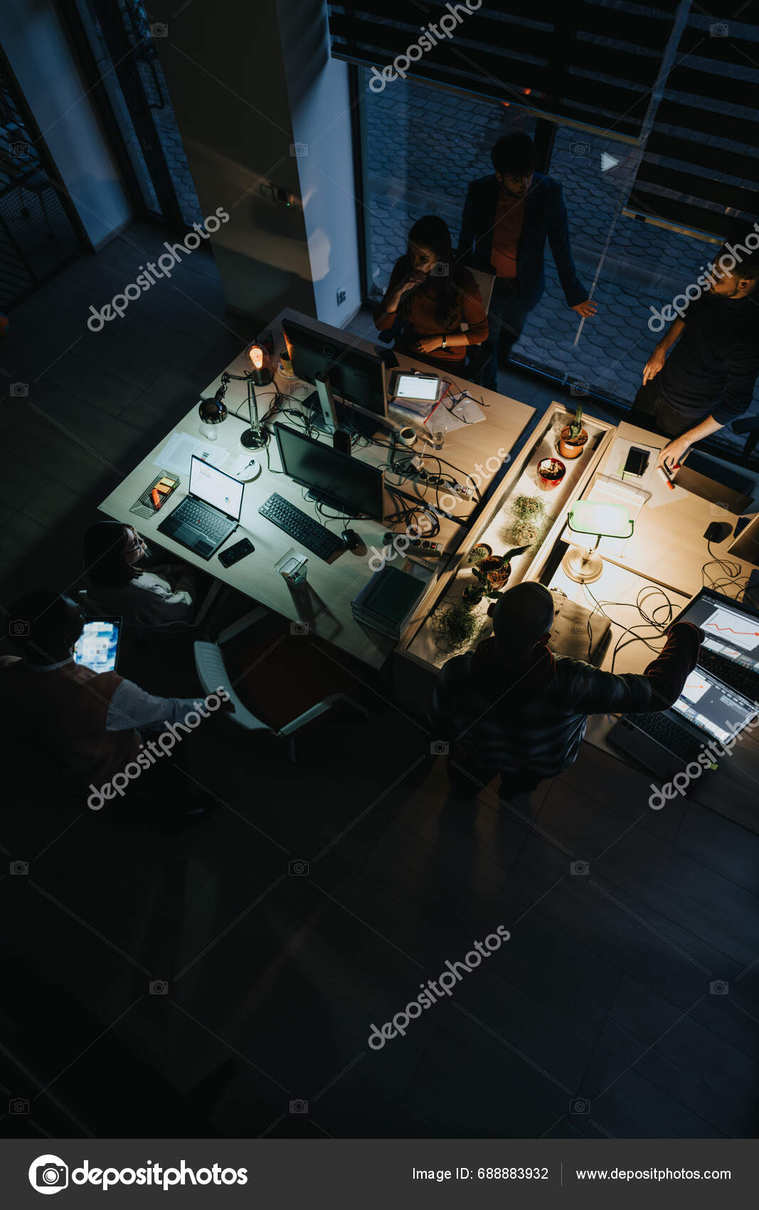 Collaborating business people working efficiently meet project