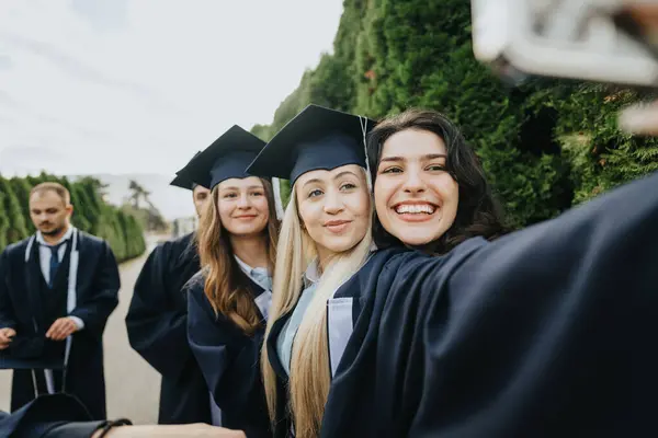 Joyful Group Grads Celebrate Successful University Milestone Park Wear Graduation — Stock Photo, Image