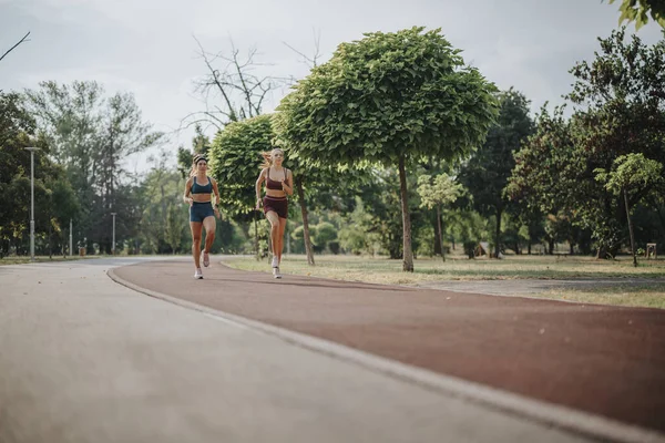 Fit Mädchen Joggen Der Natur Inspirierende Outdoor Workout Motivation — Stockfoto