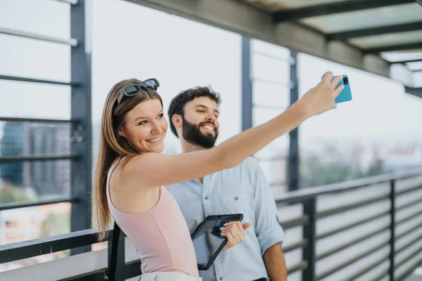 Young Beautiful Business Couple Taking Break Work City Taking Selfie — Stock Photo, Image