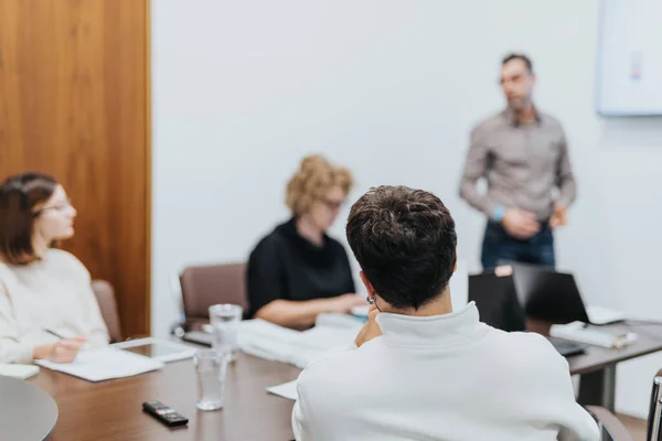 Diverse Team Business People Collaborates Office Discussing Strategizing Success Work — Stock Photo, Image