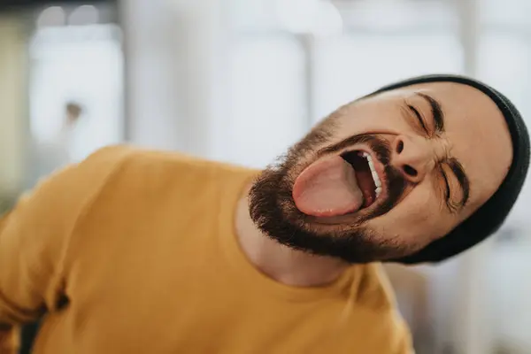Male Employee Being Unserious Work Goofing All Day Wide Mouth — Stock Photo, Image