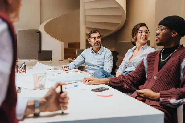 Multi Ethnic Group Coworkers Sits Table Business Meeting Engaging Discussion — Stock Photo, Image