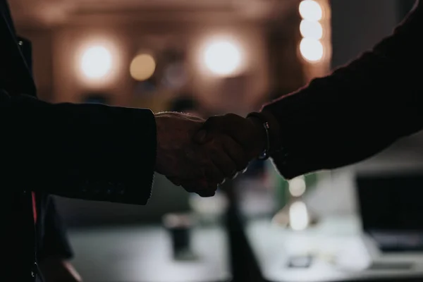 Close Handshake Business Setting Representing Deal Partnership Multigenerational Colleagues Professional — Stock Photo, Image
