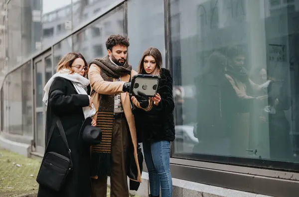Three Friends Using Tablet City Street Winter Engaged Social Media — Stock Photo, Image