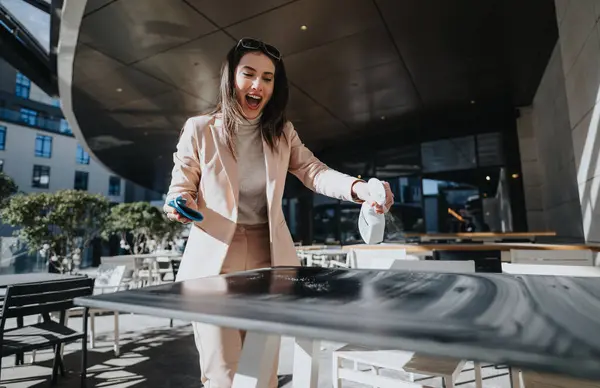 Young Businesswoman Spills Coffee Table Shock Outdoor Cafe — Stock Photo, Image
