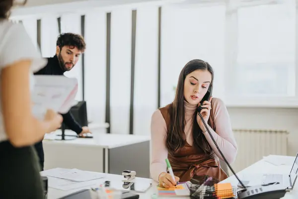 Focused Woman Phone Office Colleagues Working Background Professional Workplace Environment — Stock Photo, Image