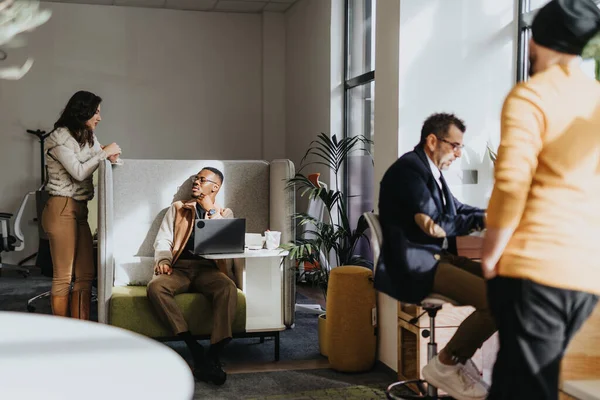 Different Aged Employees Collaborating Discussing Business Ideas Modern Office Working — Stock Photo, Image