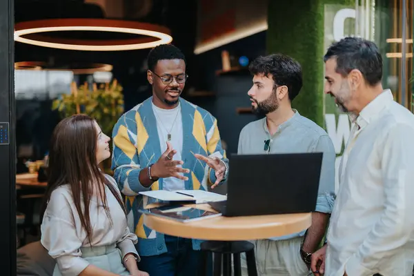 Multiracial Businesspeople Discussing Projects Better Efficiency Profitable Outcomes Successful Teamwork — Stock Photo, Image