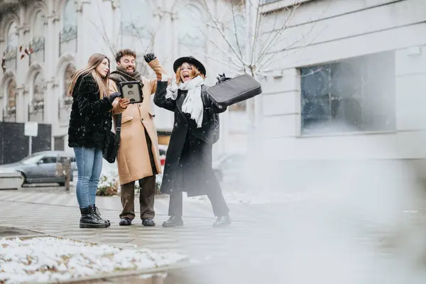 Group Young Coworkers Share Cheerful Moment Snowy Day Outdoors Using — Stock Photo, Image