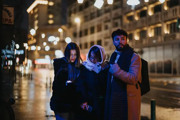 Group Young Adults Using Smart Phone City Street Night — Stock Photo, Image