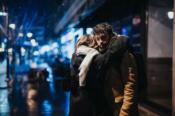 Embrace Snowy City Night Affectionate Couple Hugging Outdoors — Stock Photo, Image