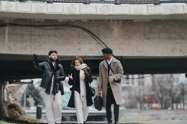 Three Stylish Individuals Stroll Together Casual Conversation City Bridge Exuding — Stock Photo, Image