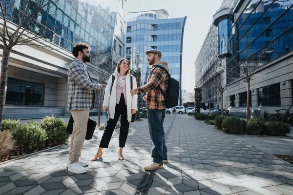 Three Young Professionals Engage Lively Outdoor Business Discussion Strategizing Analyze — Stock Photo, Image