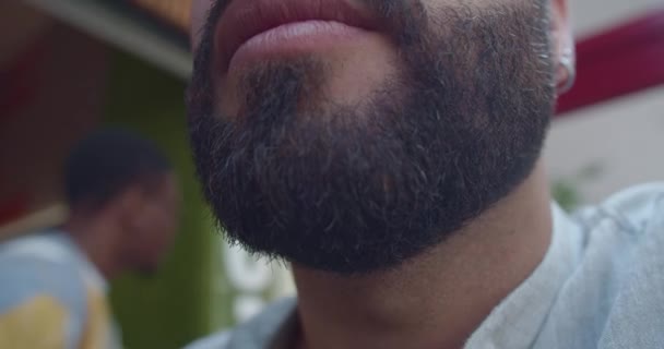 Employé Masculin Réfléchi Qui Réfléchit Quelque Chose Attendant Que Ses — Video