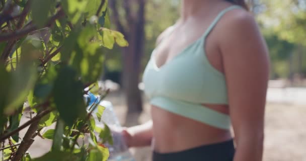 Sunny Day Amidst Lush Greenery Active Young Woman Workout Gear — Stock Video