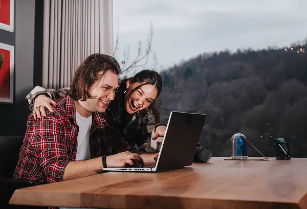 Happy Couple Laughing Sharing Fun Moment While Browsing Internet Together — Stock Photo, Image
