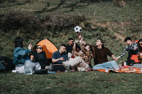 Eine Lebendige Outdoor Szene Mit Freunden Die Sich Ein Picknick — Stockfoto