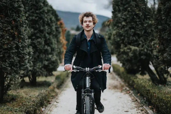 stock image Professional male in a suit enjoying a bicycle ride outdoors, showcasing work-life balance.