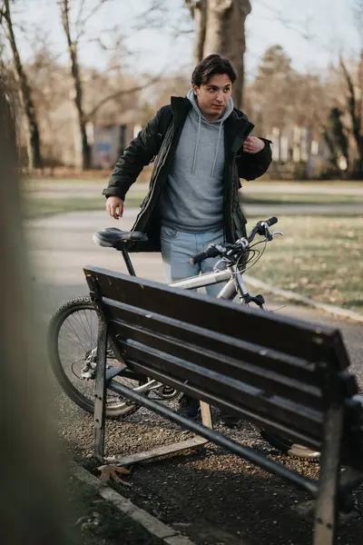 Relaxed Man Pauses Park Bench His Bike Enjoying Peaceful Sunny — Stock Photo, Image