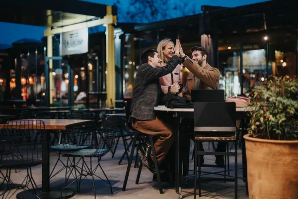 Three Professionals Engage Lively Discussion Outdoor Cafe Strategizing Companys Success — Stock Photo, Image