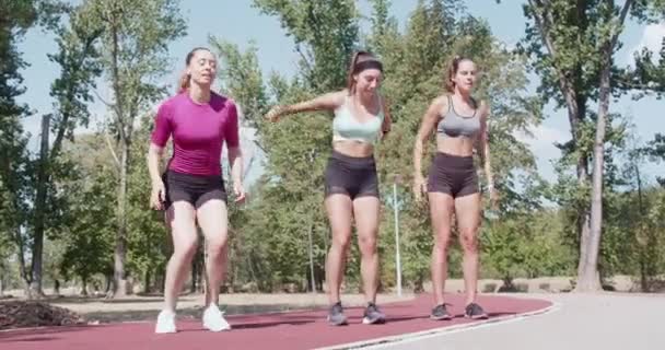 Dynamic Image Three Female Friends Working Out Outdoors Captured Mid — Stock Video