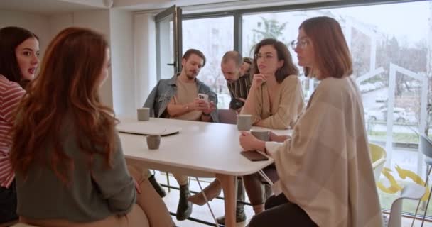 Group Friends Seated Table Cozy Cafe Engaged Lively Conversation Enjoying — Stock Video