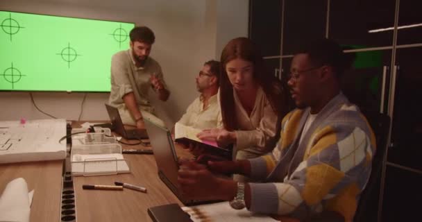 International Startup Dynamics Unfold Supportive Colleagues Work Together Helping Each — Stock Video