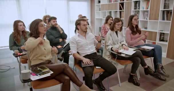 Dans Une Salle Classe Bureau Groupe Intergénérationnel Employés Entreprise Participe — Video