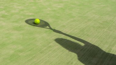 Yeşil tenis kortunda raketi olan bir kızın gölgesi. Tenis ya da padel.