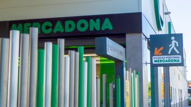 Mercadona İspanya 'da popüler bir bakkal.