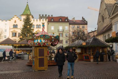 BRESSANONE, ITALY - DECEMBER 31, 2022: View of the typical christmas market in the square of Bressanone at early morning of december day in Alto Adige, Italy