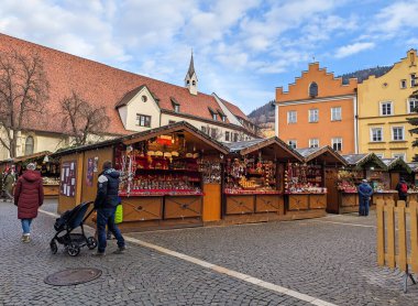 VIPITENO, ITALY - DECEMBER 30, 2022: View of the main square of Vipiteno with beautiful christmas market in Alto Adige, Italy