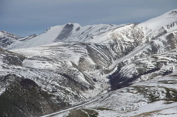 Panoramatický Výhled Národní Park Pohoří Sibillini Pokrytý Sněhem — Stock fotografie