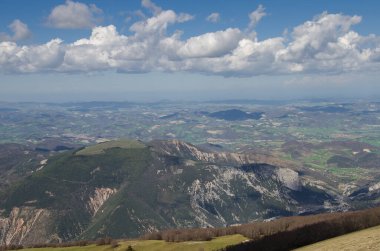 İtalya 'daki Monte Nerone zirvesinden Marche bölgesinin güzel manzarası