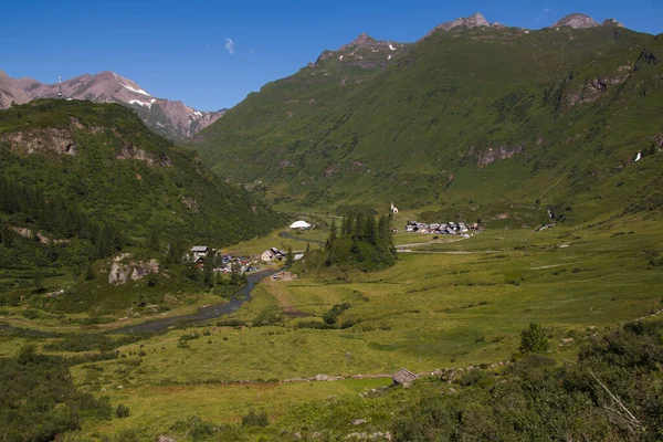 Vista Panoramica Del Paese Alpino Riale Nella Stagione Estiva Regione — Foto Stock
