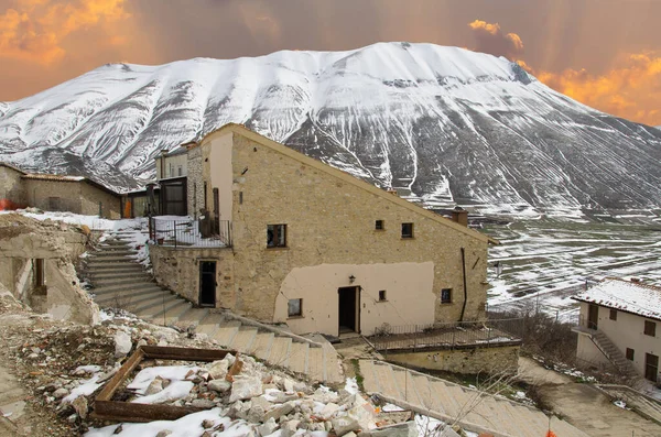 Widok Ruin Wioski Castelluccio Norcia Zniszczonej Przez Wielkie Trzęsienie Ziemi — Zdjęcie stockowe
