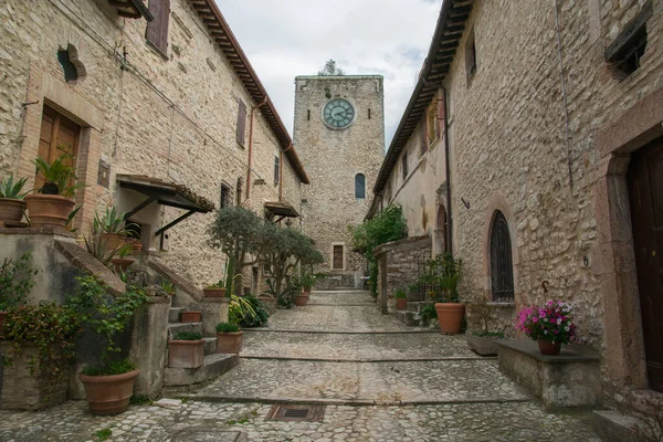 Widok Zegar Wieżowy Średniowiecznym Centrum Miasta Arrone Valnerina Region Umbrii — Zdjęcie stockowe