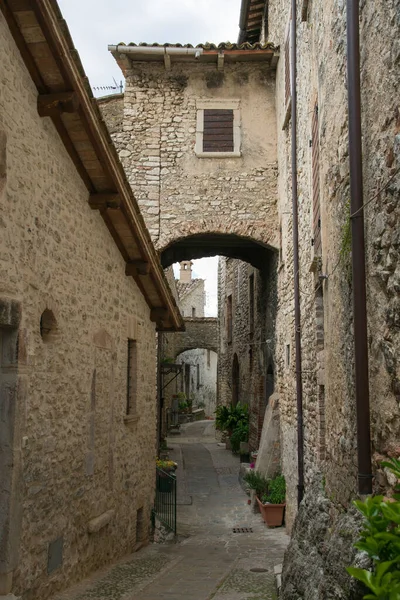 イタリア ウンブリア州Arone村の中世の中心部にあるアーチ — ストック写真