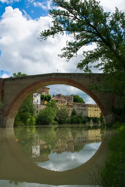 Panoramiczny Widok Ponte Della Concordia Lub Diocleziano Starożytnego Rzymskiego Mostu — Zdjęcie stockowe
