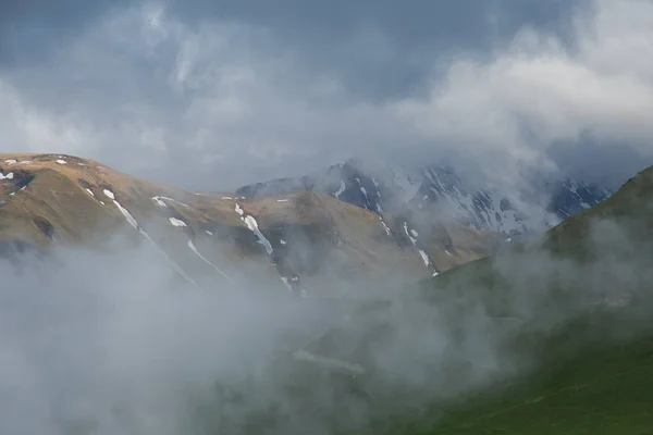 Vista Parque Nacional Monti Sibillini Com Nevoeiro Estação Primavera Região — Fotografia de Stock