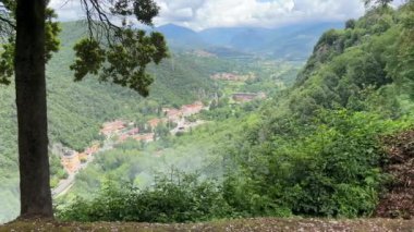 İtalya 'nın Umbria bölgesindeki Marmore' dan Valnerina 'nın güzel manzarası