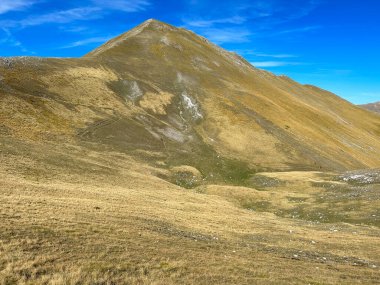 Monti Sibillini Ulusal Parkı 'ndaki Porche Dağı zirvesinin sonbahar manzarası, Marche bölgesi, İtalya