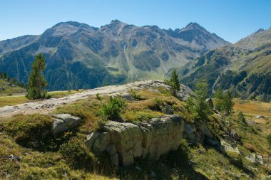 İtalya 'nın Alto Adige kentindeki Zillertal Alplerin panoramik görüntüsü